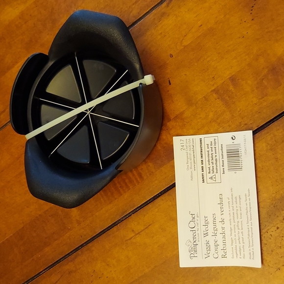 The Pampered Chef Kitchen The Pampered Chef Veggie Wedger 247 New